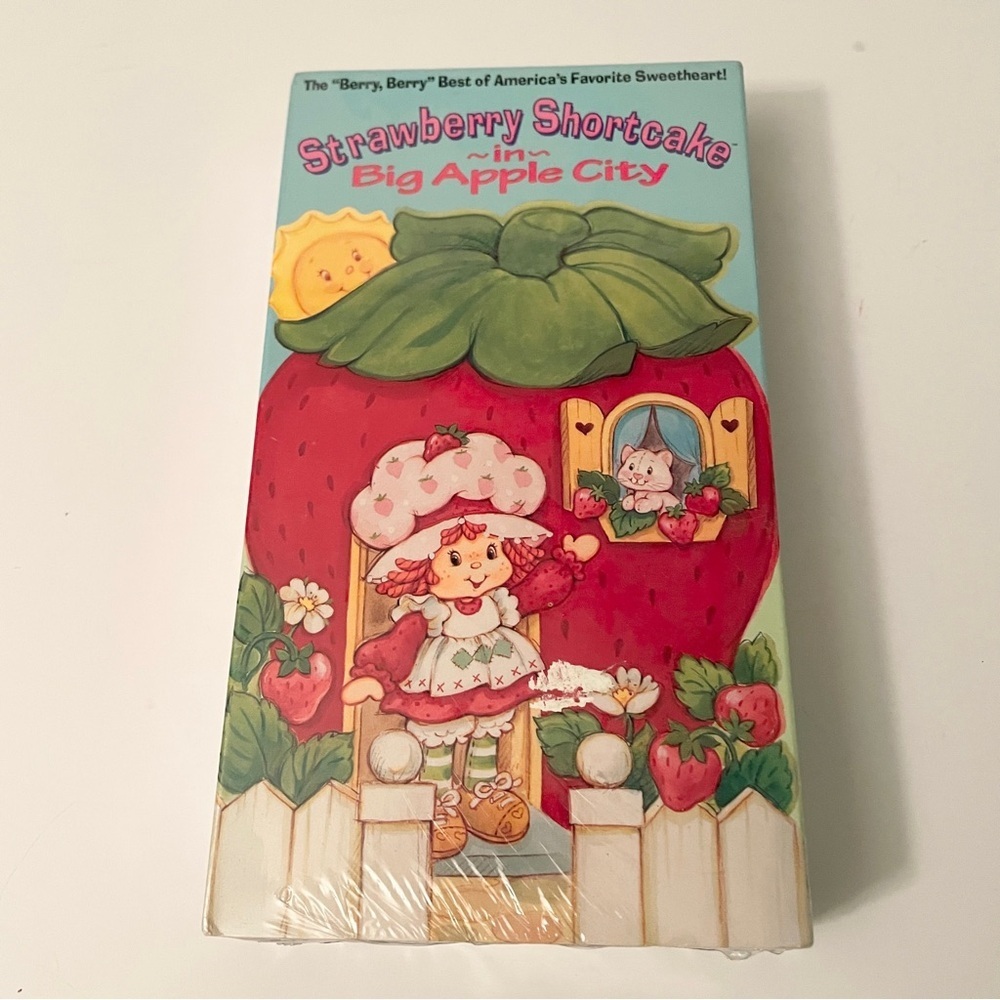 Vintage 1981 Strawberry Shortcake in Big Apple City VHS New Sealed Best Film